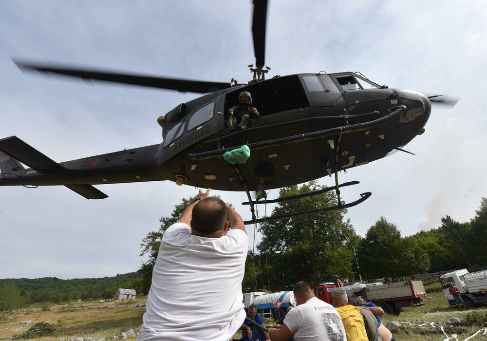 <p>U Kučkim koritima bio je i gradonačelnik Podgorice Saša Mujović </p>  <p>On i vršilac dužnosti (v.d.) Službe zaštite i spašavanja Glavnog grada Nikola Bojanović pričajli su sa mještanima i obilazili teren</p>