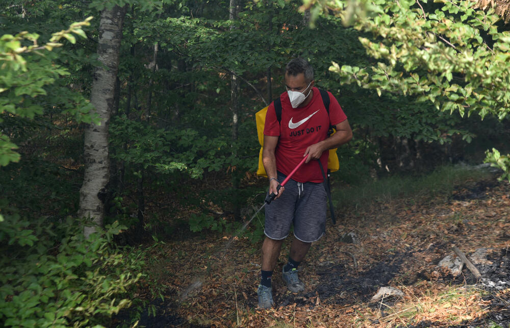 <p>U Kučkim koritima bio je i gradonačelnik Podgorice Saša Mujović </p>  <p>On i vršilac dužnosti (v.d.) Službe zaštite i spašavanja Glavnog grada Nikola Bojanović pričajli su sa mještanima i obilazili teren</p>