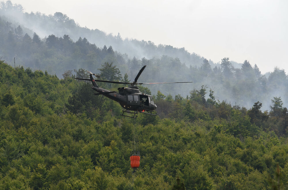 <p>U Kučkim koritima bio je i gradonačelnik Podgorice Saša Mujović </p>  <p>On i vršilac dužnosti (v.d.) Službe zaštite i spašavanja Glavnog grada Nikola Bojanović pričajli su sa mještanima i obilazili teren</p>