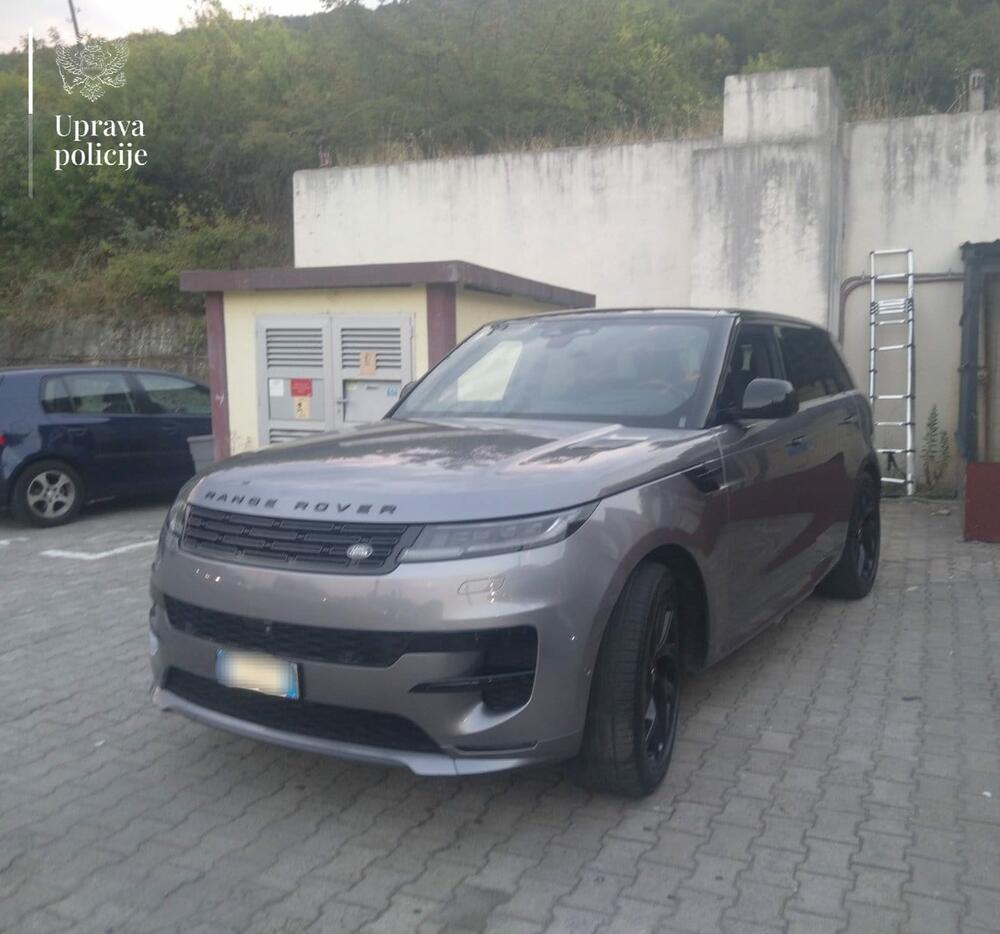 Na mejnih prehodih zasegli štiri luksuzna vozila in aretirali prometnega prekrškarja