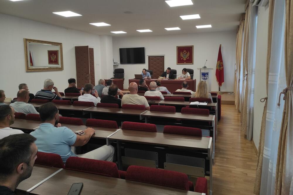 Spore i prolaz kamiona i prašinu sa postrojenja: javna rasprava, Foto: Mirko Kotlaš