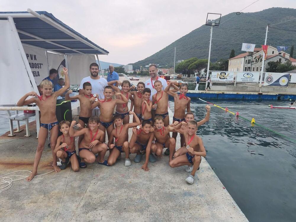 <p>Mladost je osvojila drugi trofej Kupa Crne Gore ovog ljeta - slavila je i u generaciji igrača rođenih 2012. i mlađih</p>