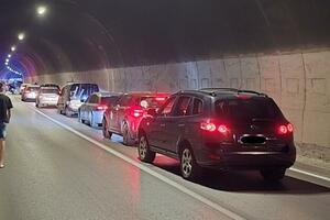 Tunel Budoš pušten za saobraćaj, u nezgodi povrijeđena jedna osoba