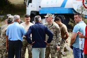 Vuksanović: Vojska će učestvovati u gašenju požara sve dok...
