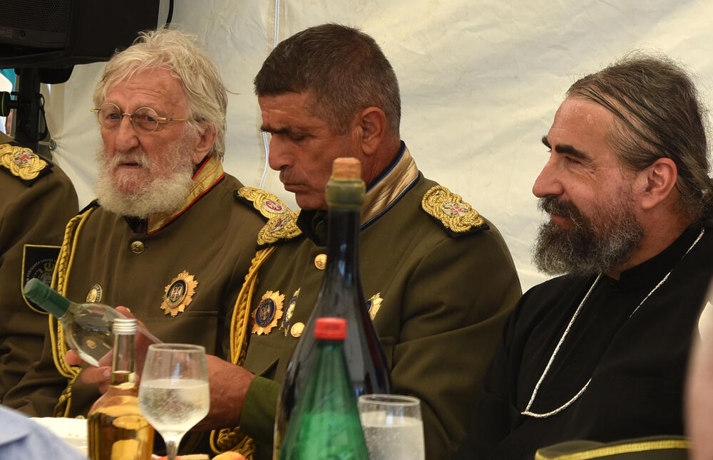 <p>Po svoj prilici, dovodi se u pitanje ne samo pravo da slobodno mislim i govorim, nego i da se molim i javno ispovjedam svoju vjeru", kazao je Metodije</p>