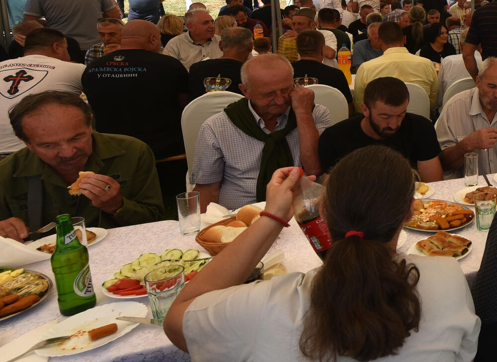 <p>Po svoj prilici, dovodi se u pitanje ne samo pravo da slobodno mislim i govorim, nego i da se molim i javno ispovjedam svoju vjeru", kazao je Metodije</p>