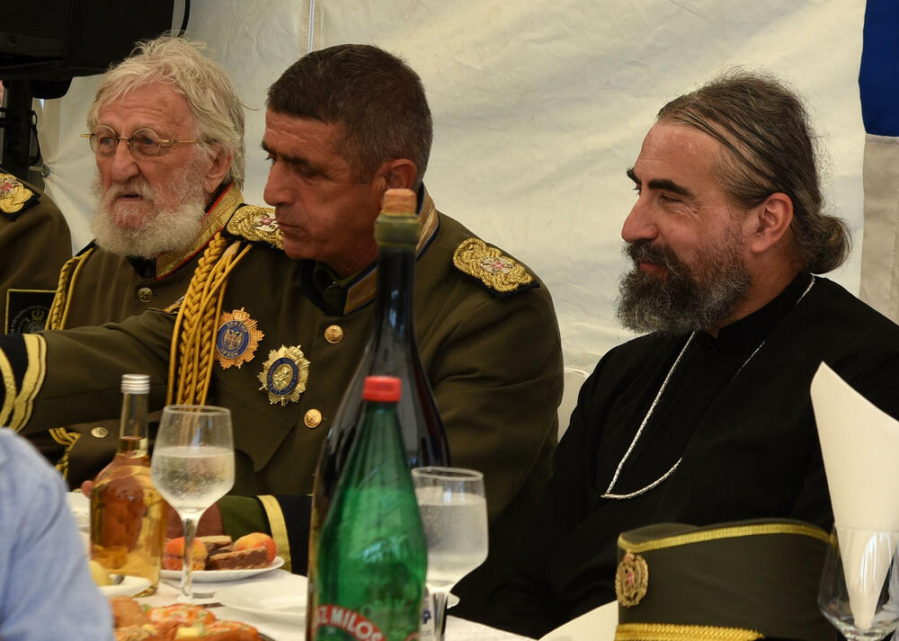 <p>Po svoj prilici, dovodi se u pitanje ne samo pravo da slobodno mislim i govorim, nego i da se molim i javno ispovjedam svoju vjeru", kazao je Metodije</p>