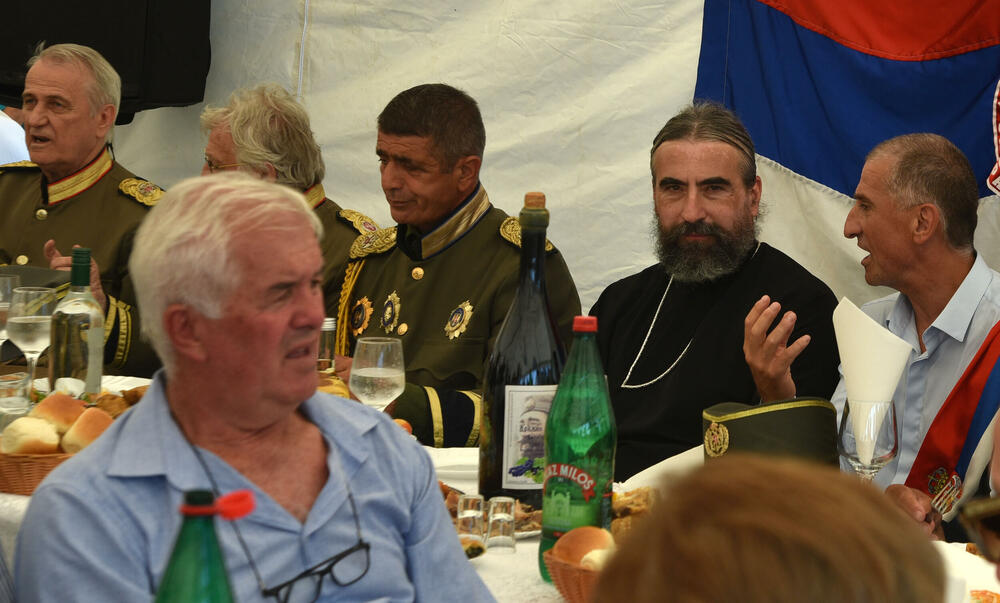 <p>Po svoj prilici, dovodi se u pitanje ne samo pravo da slobodno mislim i govorim, nego i da se molim i javno ispovjedam svoju vjeru", kazao je Metodije</p>