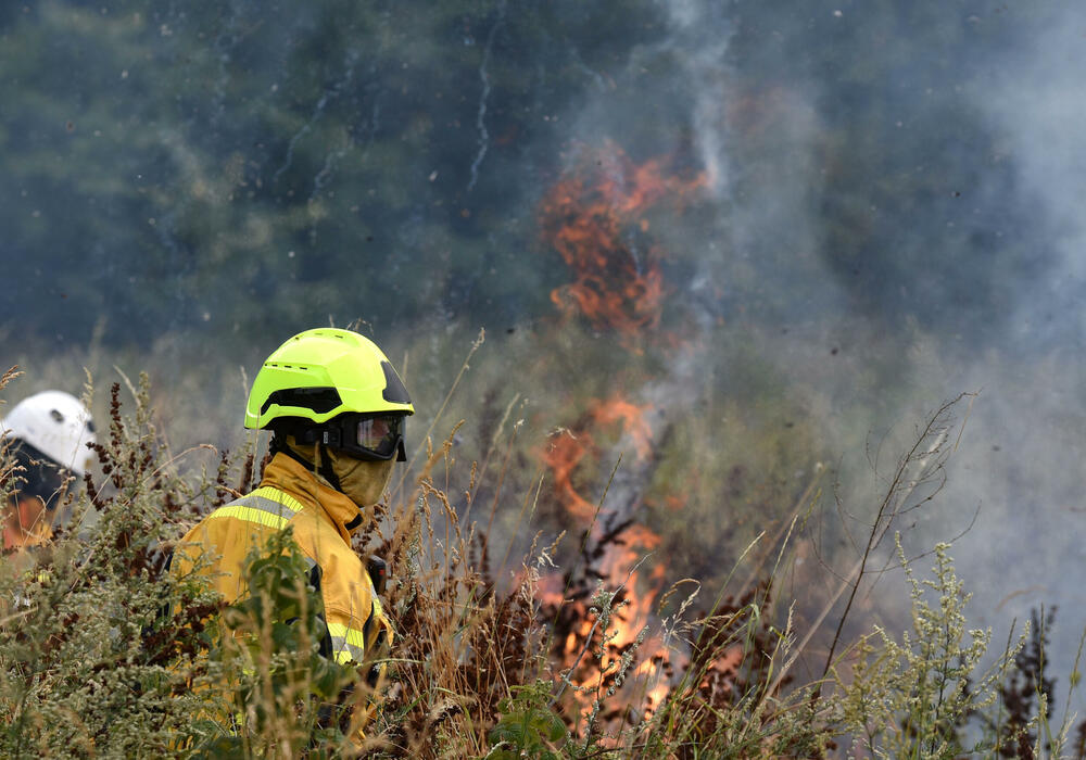 <p>Kritično je tokom dana bilo i u Kučima, na Topolovu u Danilovgradu, ali i u rejonu Petrovića i Banjanima u Nikšiću</p>  <p>"Biće međunarodne pomoći uvijek, ali mi se moramo pripremiti. Znate kako, kad nešto prođe, ne sjeća ga se niko više i to je u našoj ljudskoj prirodi”, kazao je “Vijestima” Željko Šušović iz Kopilja</p>