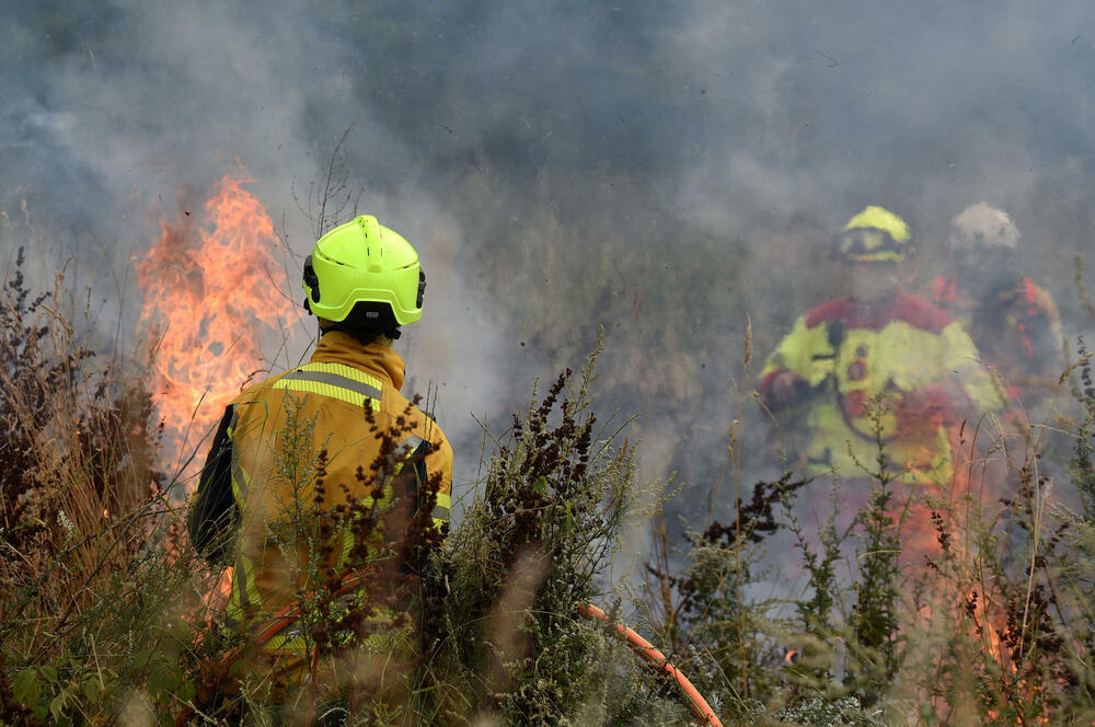 <p>Kritično je tokom dana bilo i u Kučima, na Topolovu u Danilovgradu, ali i u rejonu Petrovića i Banjanima u Nikšiću</p>  <p>"Biće međunarodne pomoći uvijek, ali mi se moramo pripremiti. Znate kako, kad nešto prođe, ne sjeća ga se niko više i to je u našoj ljudskoj prirodi”, kazao je “Vijestima” Željko Šušović iz Kopilja</p>