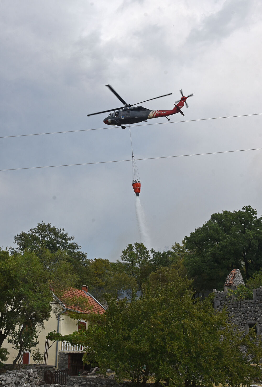 <p>Iz Direktorata za zaštitu i spasavanje MUP-a, "Vijestima" su nezvanično kazali da je vjetar aktivirao požare u Piperima i Kučima</p>