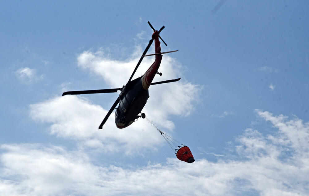 <p>Iz Direktorata za zaštitu i spasavanje MUP-a, "Vijestima" su nezvanično kazali da je vjetar aktivirao požare u Piperima i Kučima</p>