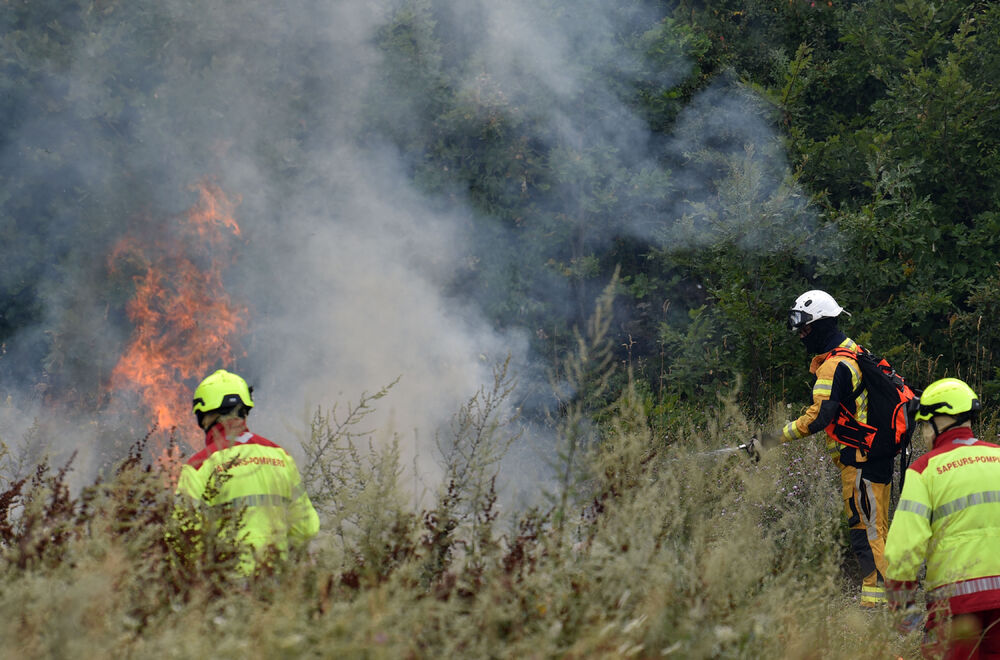 <p>Kritično je tokom dana bilo i u Kučima, na Topolovu u Danilovgradu, ali i u rejonu Petrovića i Banjanima u Nikšiću</p>  <p>"Biće međunarodne pomoći uvijek, ali mi se moramo pripremiti. Znate kako, kad nešto prođe, ne sjeća ga se niko više i to je u našoj ljudskoj prirodi”, kazao je “Vijestima” Željko Šušović iz Kopilja</p>