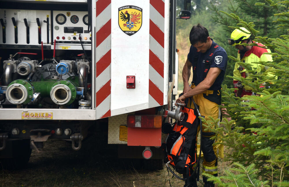 <p>Kritično je tokom dana bilo i u Kučima, na Topolovu u Danilovgradu, ali i u rejonu Petrovića i Banjanima u Nikšiću</p>  <p>"Biće međunarodne pomoći uvijek, ali mi se moramo pripremiti. Znate kako, kad nešto prođe, ne sjeća ga se niko više i to je u našoj ljudskoj prirodi”, kazao je “Vijestima” Željko Šušović iz Kopilja</p>