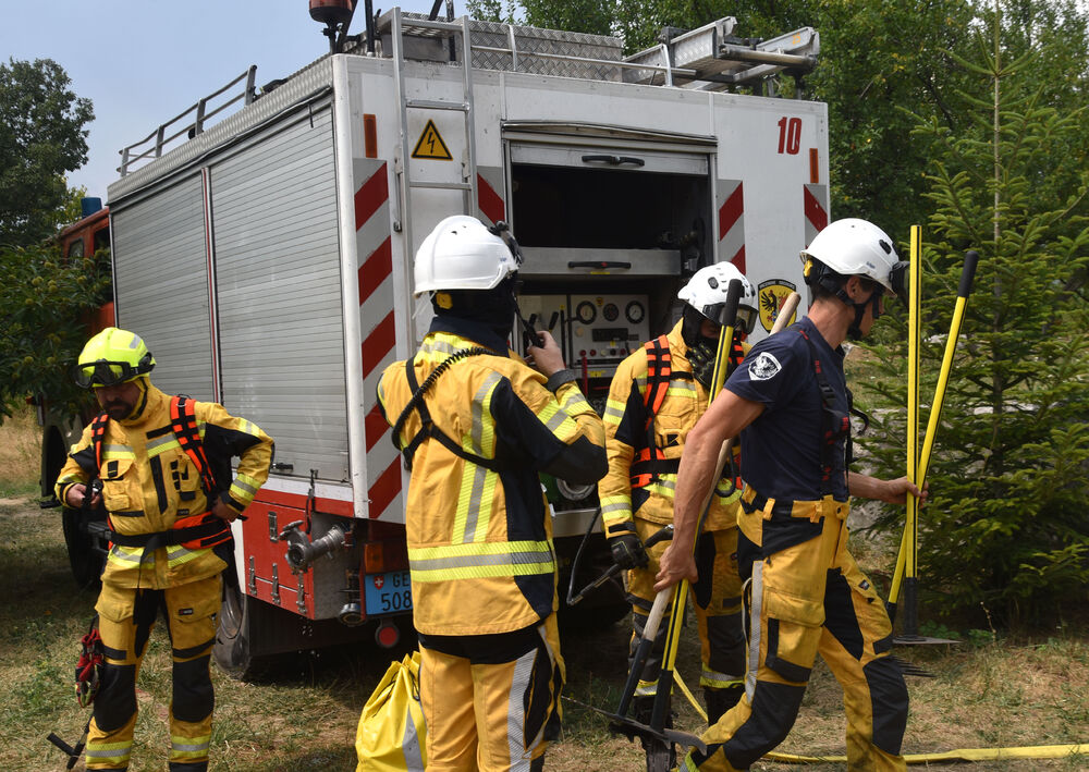 <p>Kritično je tokom dana bilo i u Kučima, na Topolovu u Danilovgradu, ali i u rejonu Petrovića i Banjanima u Nikšiću</p>  <p>"Biće međunarodne pomoći uvijek, ali mi se moramo pripremiti. Znate kako, kad nešto prođe, ne sjeća ga se niko više i to je u našoj ljudskoj prirodi”, kazao je “Vijestima” Željko Šušović iz Kopilja</p>