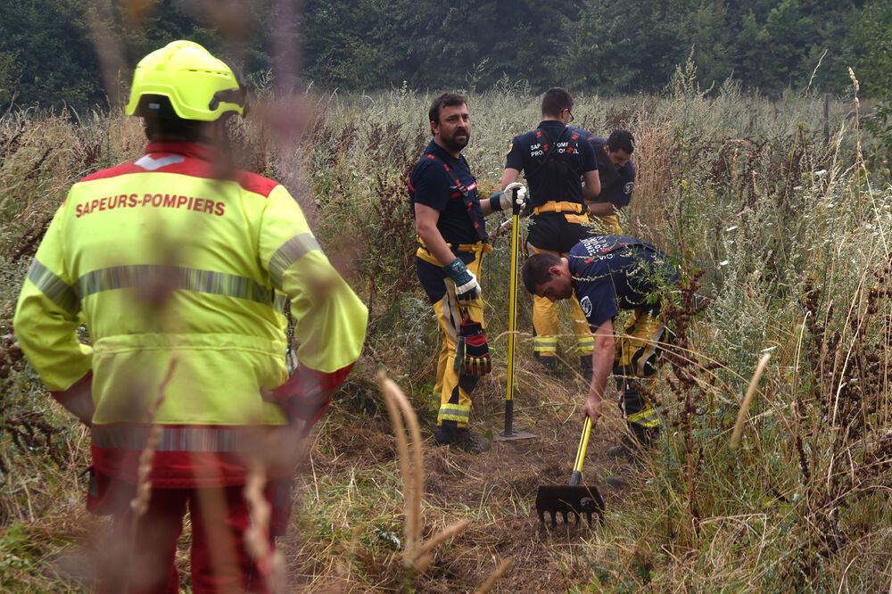 <p>Kritično je tokom dana bilo i u Kučima, na Topolovu u Danilovgradu, ali i u rejonu Petrovića i Banjanima u Nikšiću</p>  <p>"Biće međunarodne pomoći uvijek, ali mi se moramo pripremiti. Znate kako, kad nešto prođe, ne sjeća ga se niko više i to je u našoj ljudskoj prirodi”, kazao je “Vijestima” Željko Šušović iz Kopilja</p>