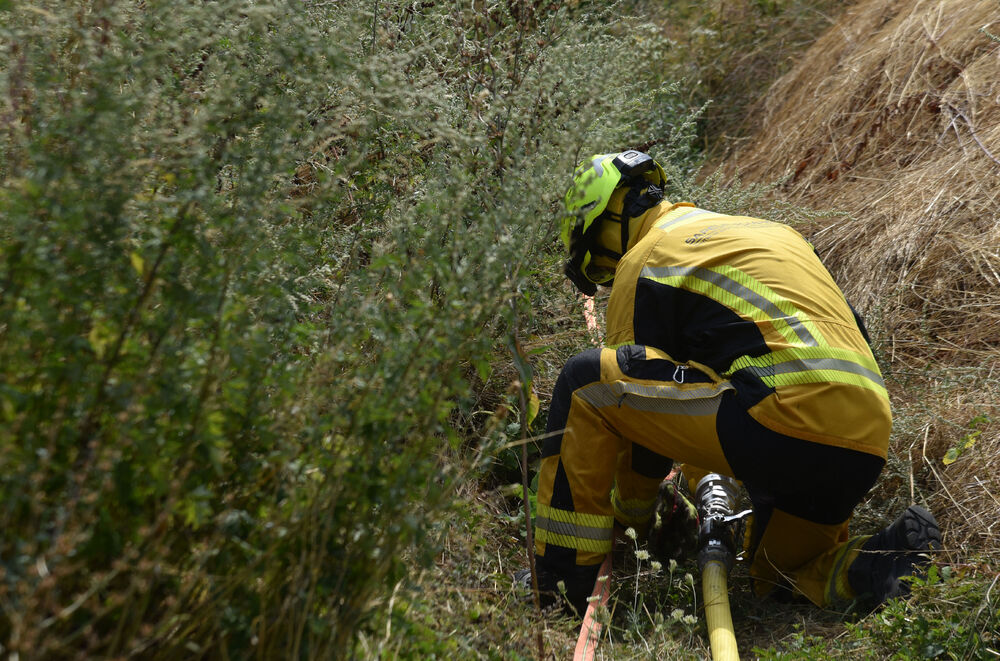 <p>Kritično je tokom dana bilo i u Kučima, na Topolovu u Danilovgradu, ali i u rejonu Petrovića i Banjanima u Nikšiću</p>  <p>"Biće međunarodne pomoći uvijek, ali mi se moramo pripremiti. Znate kako, kad nešto prođe, ne sjeća ga se niko više i to je u našoj ljudskoj prirodi”, kazao je “Vijestima” Željko Šušović iz Kopilja</p>