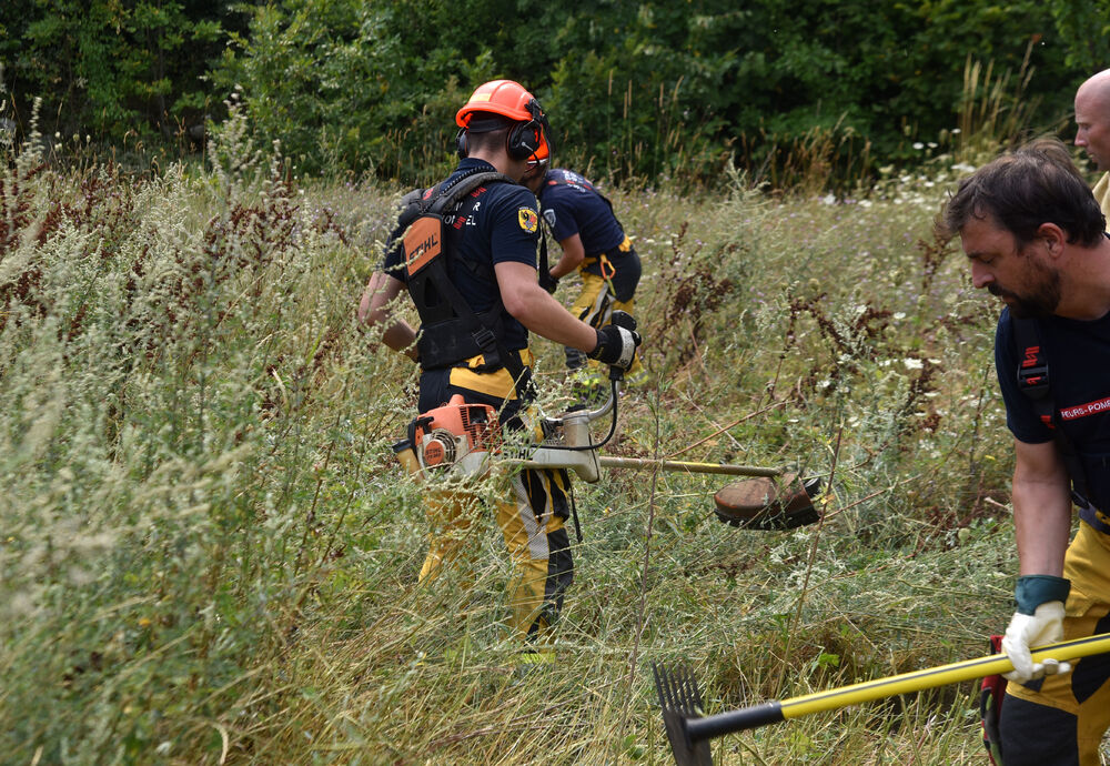 <p>Kritično je tokom dana bilo i u Kučima, na Topolovu u Danilovgradu, ali i u rejonu Petrovića i Banjanima u Nikšiću</p>  <p>"Biće međunarodne pomoći uvijek, ali mi se moramo pripremiti. Znate kako, kad nešto prođe, ne sjeća ga se niko više i to je u našoj ljudskoj prirodi”, kazao je “Vijestima” Željko Šušović iz Kopilja</p>