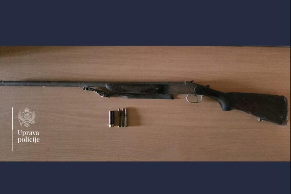 Puška i municija koje je poilicija oduzela, Foto: Uprava policije