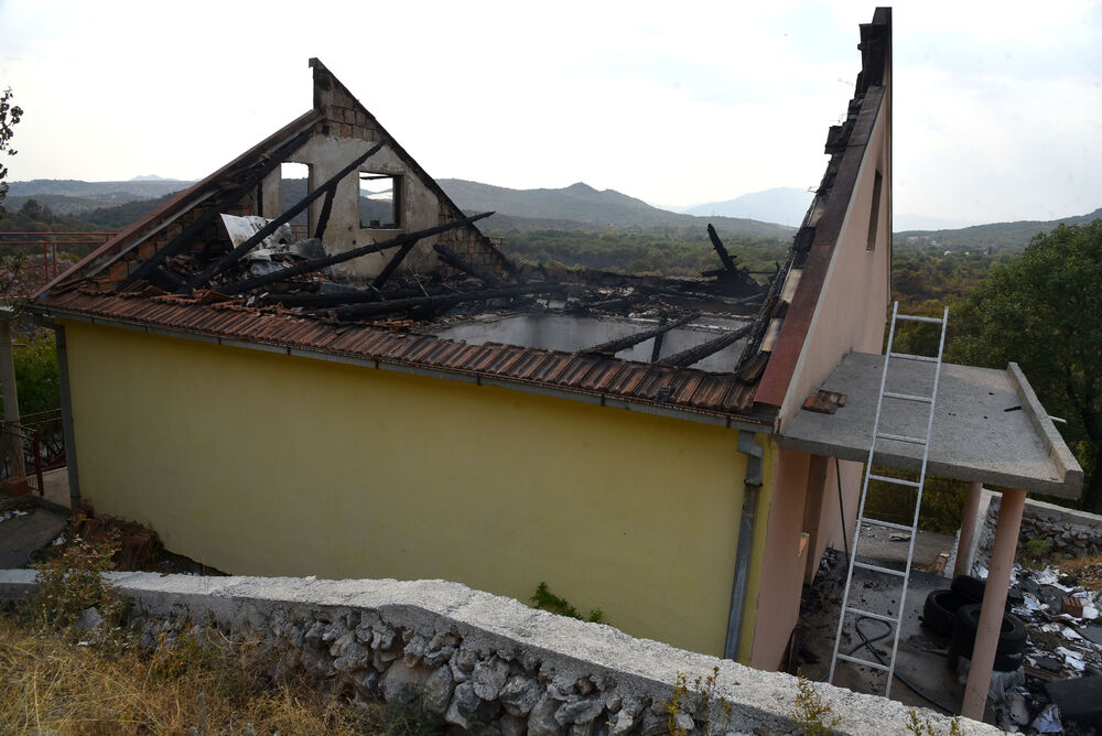 <p>“Ovo su naši pradjedovi radili, ova imanja i sela krvavo su stečena”, svjedoči Jonus Purović iz Mjegotina</p>  <p>“Nema tog novca koji može da nadoknadi štetu koja je ovdje načinjena”, govori s mukom Ratko Đukić, mještanin Pipera</p>  <p>“Ne možemo svake godine živjeti s istim strahom”, ogorčen je Miodrag Laković iz Kuča</p>