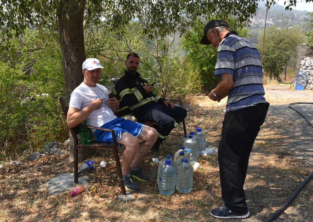 <p>“Ovo su naši pradjedovi radili, ova imanja i sela krvavo su stečena”, svjedoči Jonus Purović iz Mjegotina</p>  <p>“Nema tog novca koji može da nadoknadi štetu koja je ovdje načinjena”, govori s mukom Ratko Đukić, mještanin Pipera</p>  <p>“Ne možemo svake godine živjeti s istim strahom”, ogorčen je Miodrag Laković iz Kuča</p>