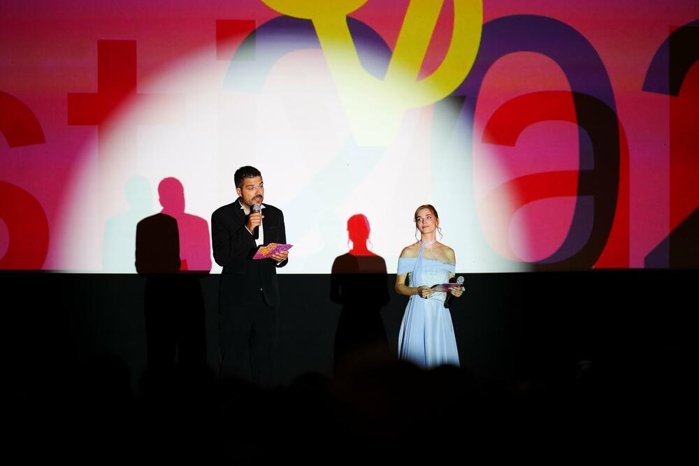 <p>Trideset i prvo izdanje <strong>Sarajevo Film Festivala</strong> zvanično je otvoreno, a zahvaljujući <strong>UNIQA osiguranju</strong>, glavnom sponzoru Festivala, publika već od prve večeri uživa u potpuno novom iskustvu – <strong>obnovljenom UNIQA Ljetnom kinu Stari Grad</strong>.</p>
