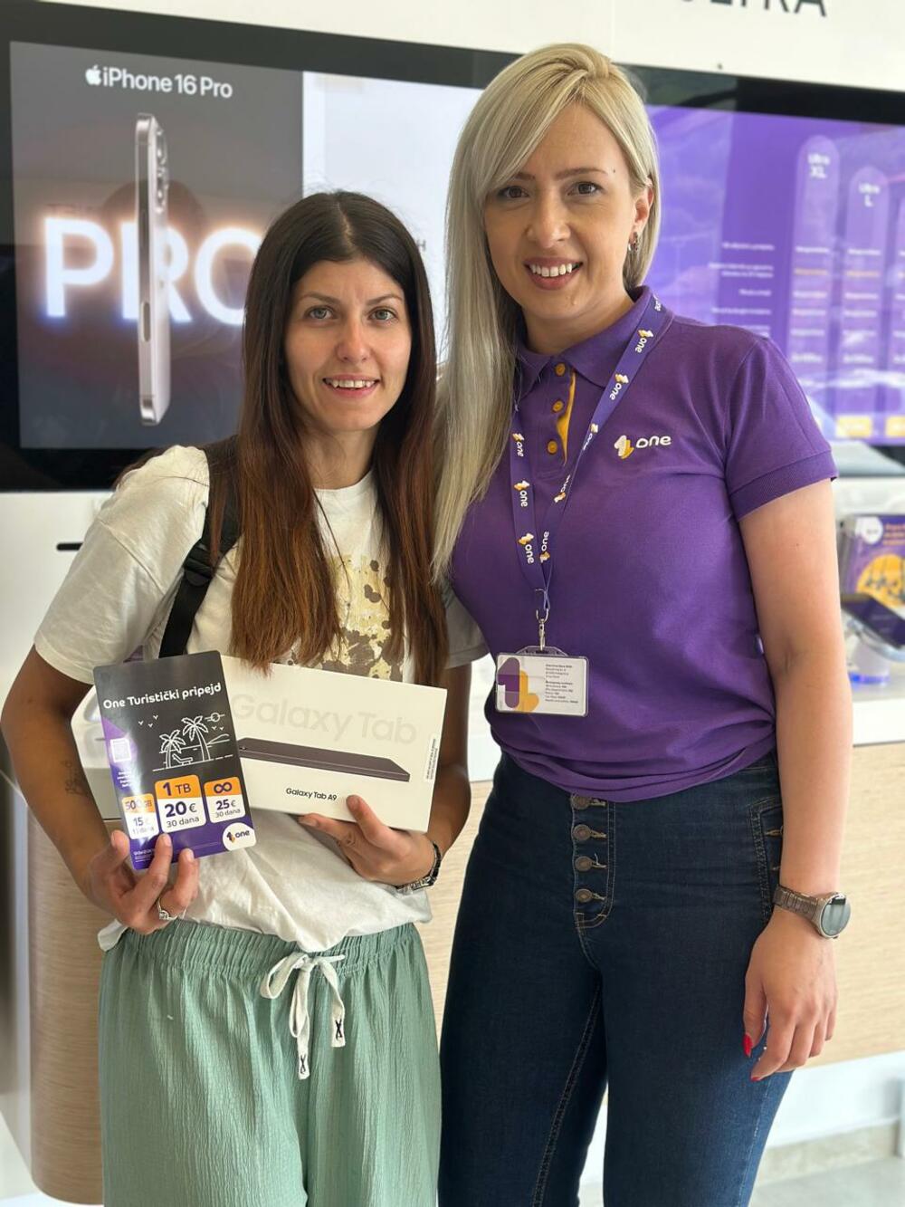 <p>Sa iskrenom željom da što više gostiju sa prvim korakom u našoj zemlji osjete najsrdačniju dobrodošlicu , u ritmu ljeta nastavlja se kampanja „Poveži se sa Crnom Gorom“.</p>