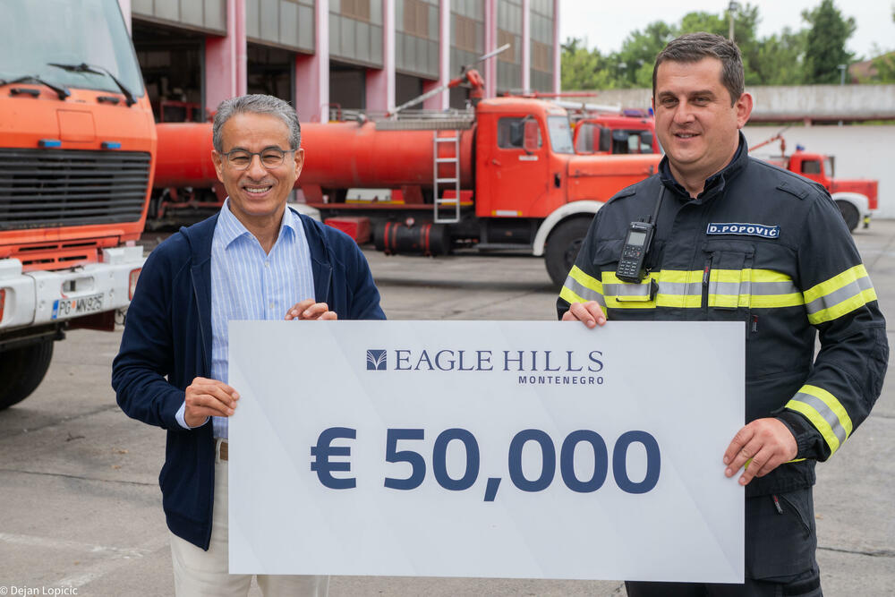 <p>„Vatrogascima se ne može dovoljno zahvaliti, zato je Eagle Hills Montenegro želio da iskaže poštovanje za hrabrost i posvećenost koju su službe zaštite i spašavanja pokazale kada je bilo najteže“, saopštila je ta kompanija</p>