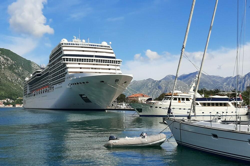 Ko će pilotirati Lukom Kotor, Foto: Siniša Luković