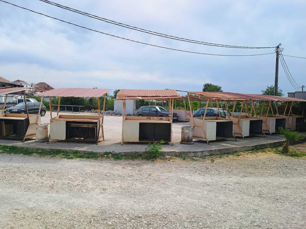 Prazne tezge na pijaci sve do četvrtka kad je pazarni dan