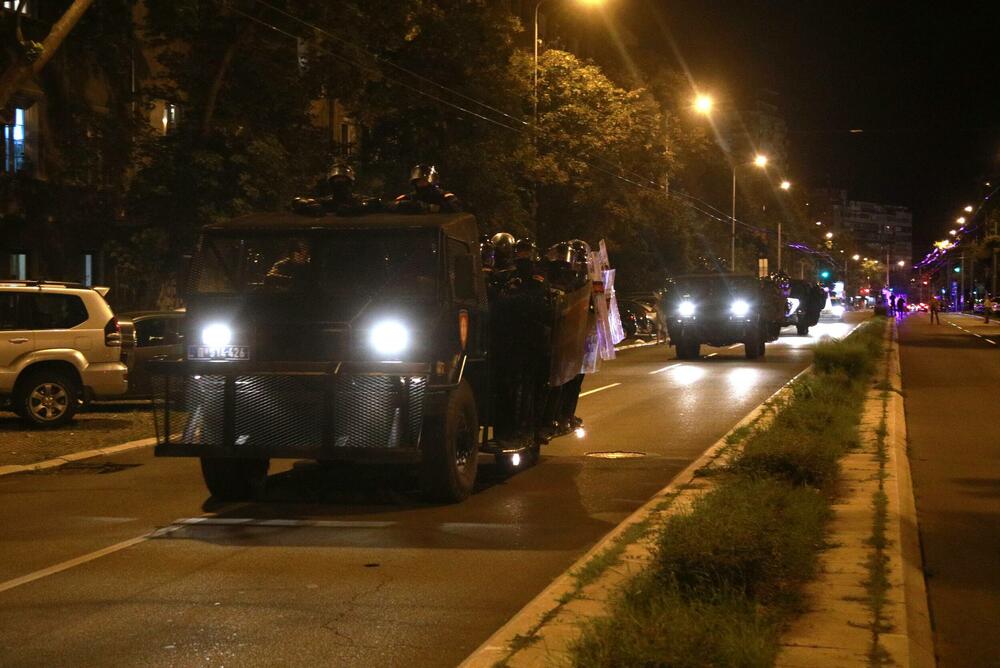 <p>Antivladini protesti održani su u više gradova Srbije sedmu noć zaredom kao reakcija na postupanje policije prema demonstrantima koji traže odgovornost za stradanje 16 osoba u padu betonske nadstrešnice Željezničke stanice u Novom Sadu 1. novembra 2024.</p>