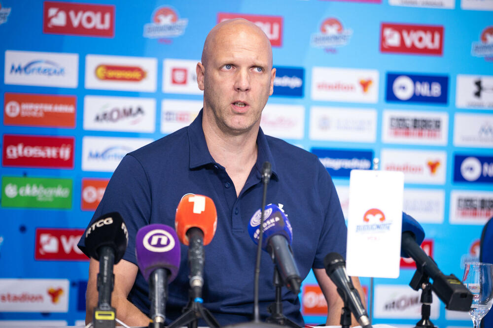 Andrej Žakelj na jučerašnjoj konferenciji, Foto: KK Budućnost Voli/Filip Roganović