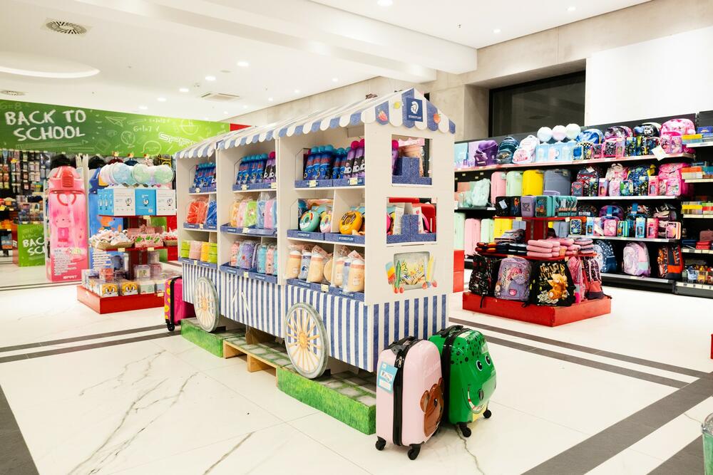 <p>Dragi đaci, ponovo sa vama u nove školske pobjede! Pripremili smo sjajnu ponudu i tradicionalno najpovoljnije cijene.</p>