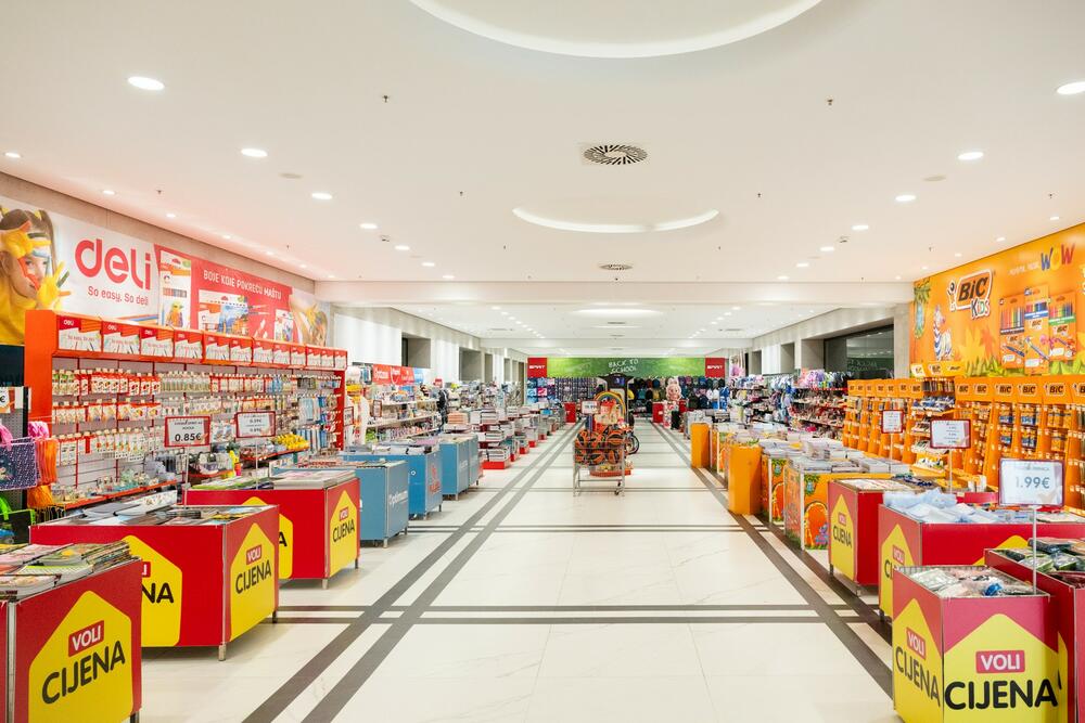 <p>Dragi đaci, ponovo sa vama u nove školske pobjede! Pripremili smo sjajnu ponudu i tradicionalno najpovoljnije cijene.</p>