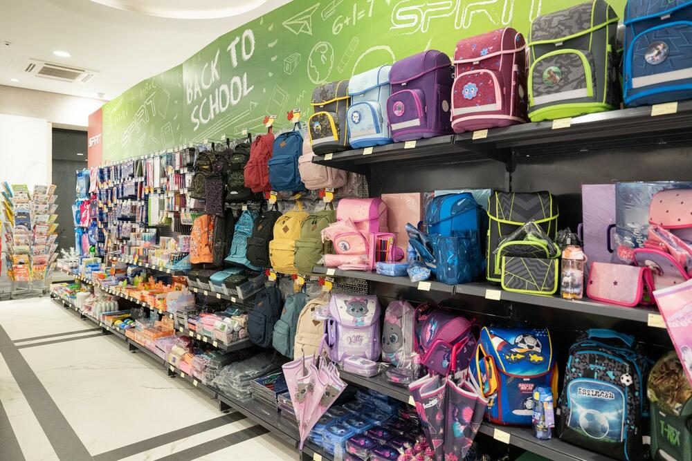 <p>Dragi đaci, ponovo sa vama u nove školske pobjede! Pripremili smo sjajnu ponudu i tradicionalno najpovoljnije cijene.</p>