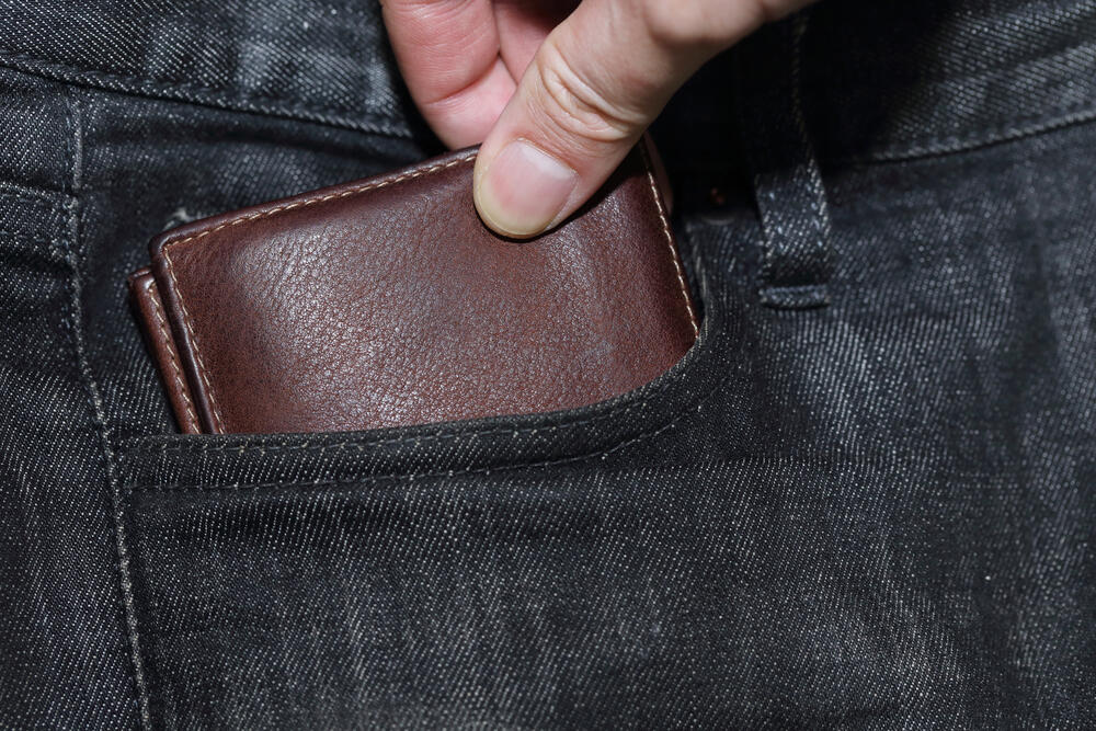 V Podgorici pridržali osumljenca za krajo denarnice zdravnici