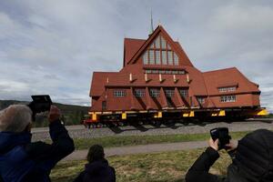 Premještaju cijelu crkvu kroz grad u Švedskoj