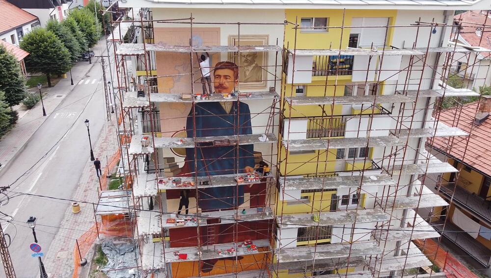 <p>Novi mural u Pljevljima posvećen jednoj od najznačajnijih ličnosti u istoriji obrazovanja</p>