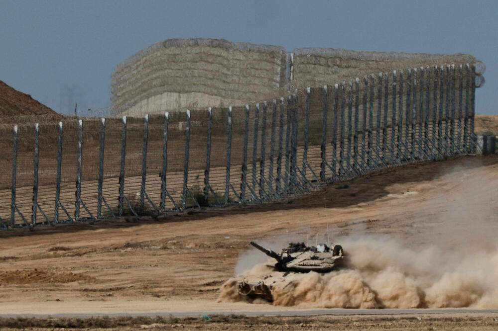 Izraelski tenk u manevru u Gazi, Foto: REUTERS