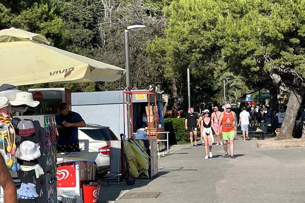 Tezge nekada “nicale” na šetalištu, Foto: Vuk Lajović