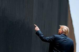 "U crno obojeno": Trampova ideja da oteža preskakanje zida na...