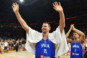 Ne pomaže ni Dončić: Jokićeva Srbija razbila Sloveniju, navijači...