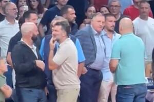 Navijači u "Beogradskoj areni" izviždali Dodika, "pumpali",...