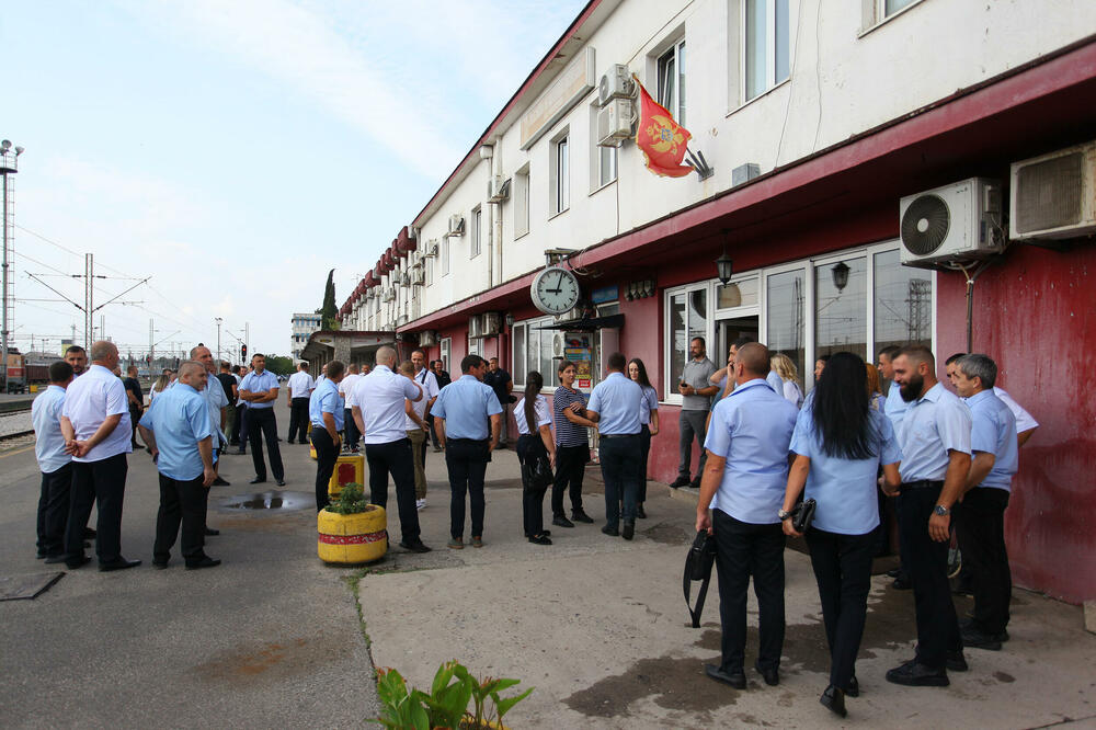 Sa protesta grupe radnika radnika ŽICG, Foto: Luka Zeković