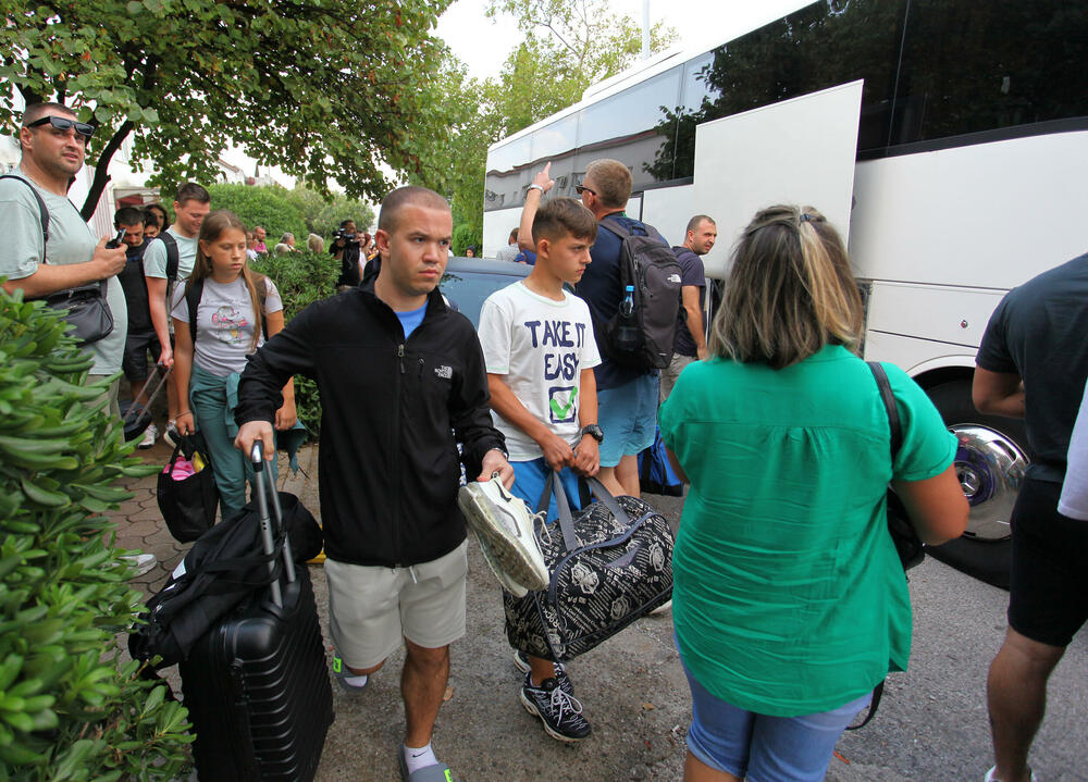 <p>Predstavnik ove grupe zaposlenih ŽICG Andrej Kaluđerović je naglasio da je sastanak kojem će da prisustvuje menadžment ŽICG, dva reprezentativna sindikata te kompanije, predstavnik Ministarstva saobraćaja, predsjednik Odbora direktora, jedina solucija da se obustava prometa zaustavi</p>
