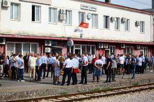 Više sindikalnih organizacija podržalo grupu zaposlenih ŽICG koja...