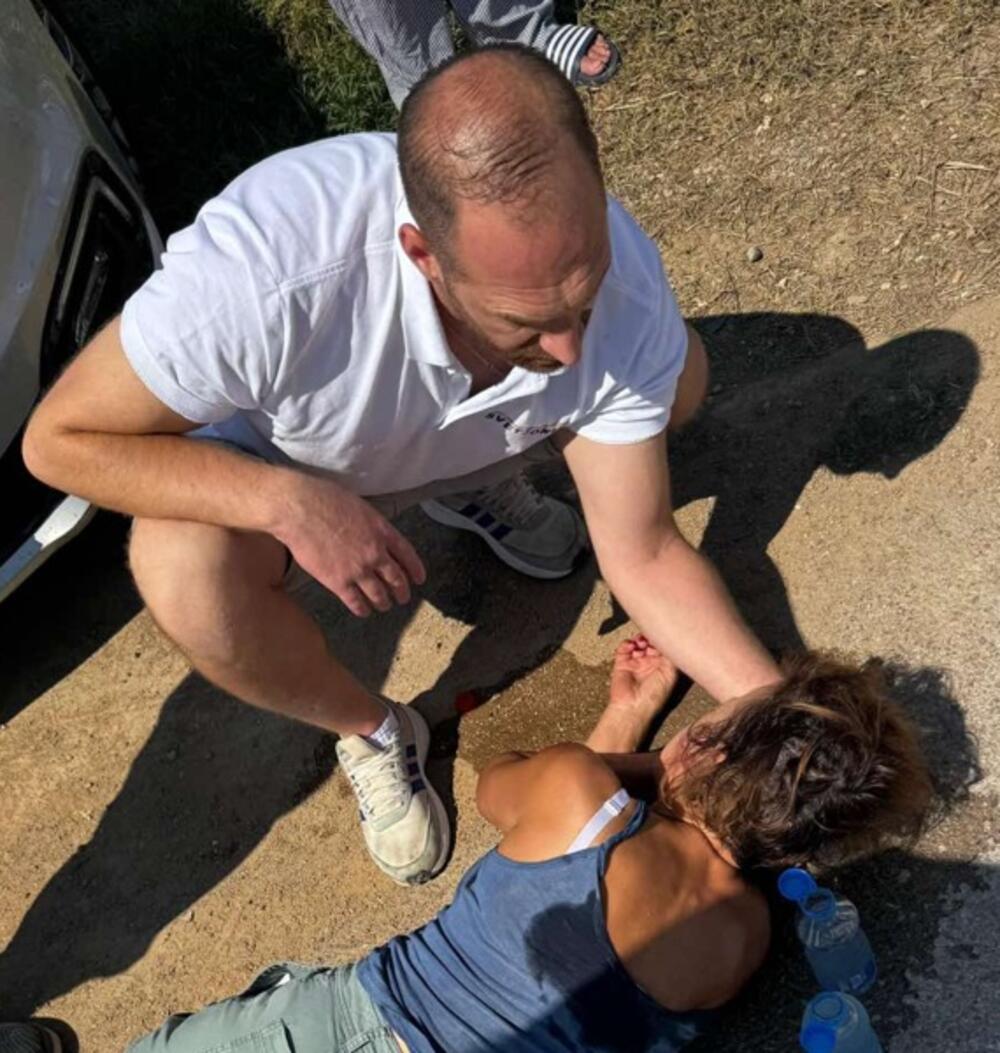 <p>Branka i Kristina Marović dostavile su fotografije povreda koje su zadobile te navele da godinama unazad trpe da ih Parezanović maltretira, jer ne žele da dozvole da im neko uzirpira njihovu imovinu</p>  <p>Parezanović je danas naveo ga je napao Nikola Marović dok je bio sa ženom i dvogodišnjim djetetom</p>  <p> </p>