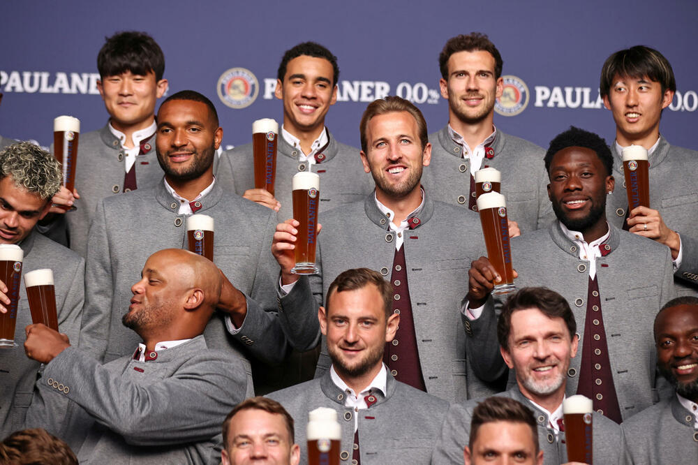 Luis Dijas, Hari Kejn i ostali majstori Vensana Kompanija već u “Oktobarfest” raspoloženju, Foto: Stefan Matzke/Reuters