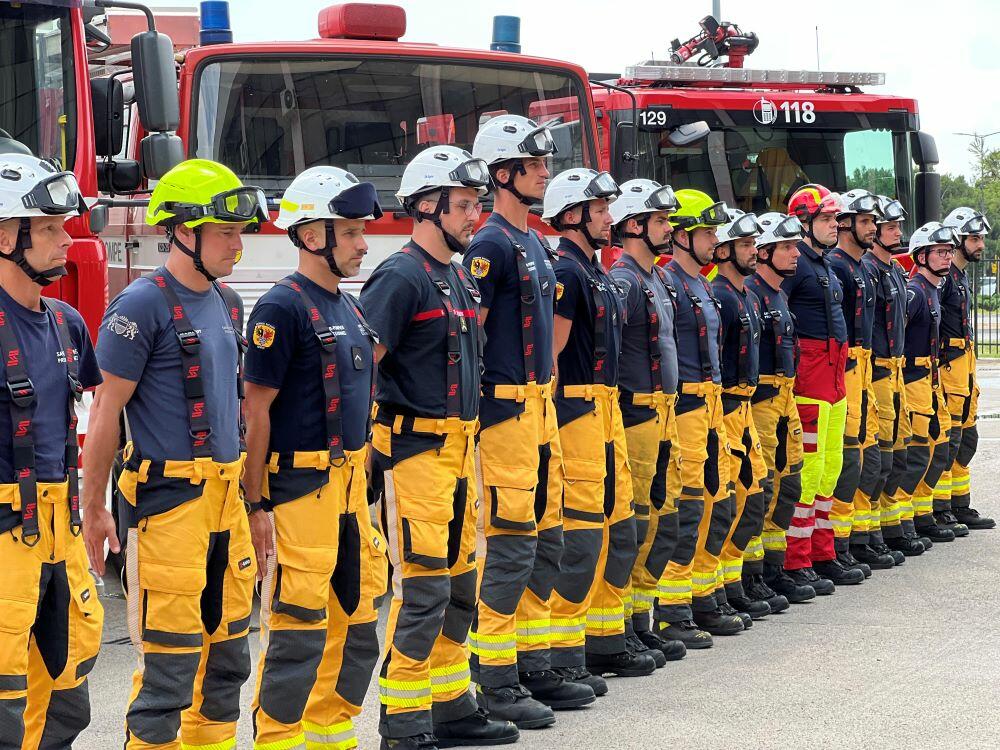 <p>Gradonačelnik Podgorice Saša Mujović vođama timova Austrije i Švajcarske, Robertu Gruberu i Martinu Jagiju, uručio zahvalnice za veliki doprinos i pruženu ruku u nevolji</p>