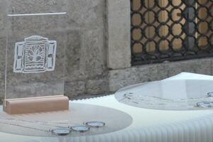 Suvenir koji je priča o životu i trajnosti utkan u svaki detalj...